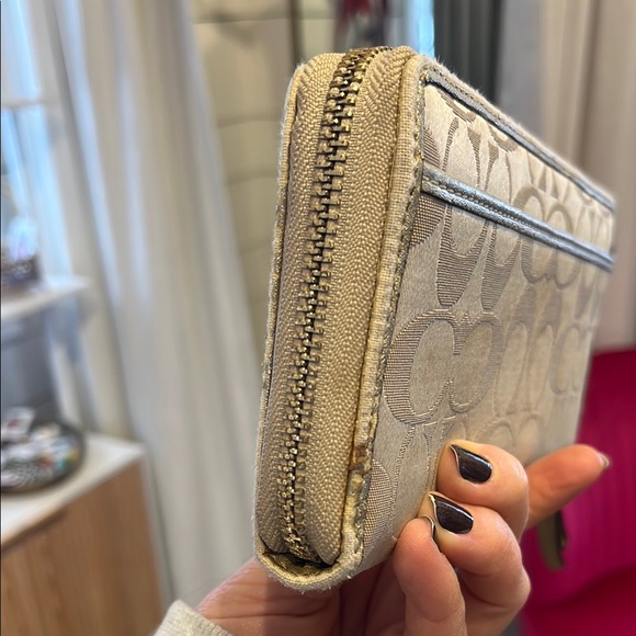 Coach Poppy Zippy Wallet Gold - Picture 5 of 10